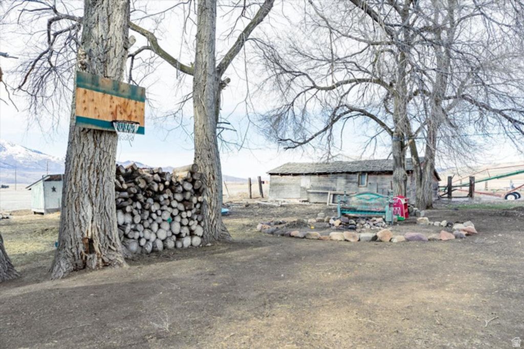 Image 37 of property listing at 2396 W 7400 N, Preston, ID 83263