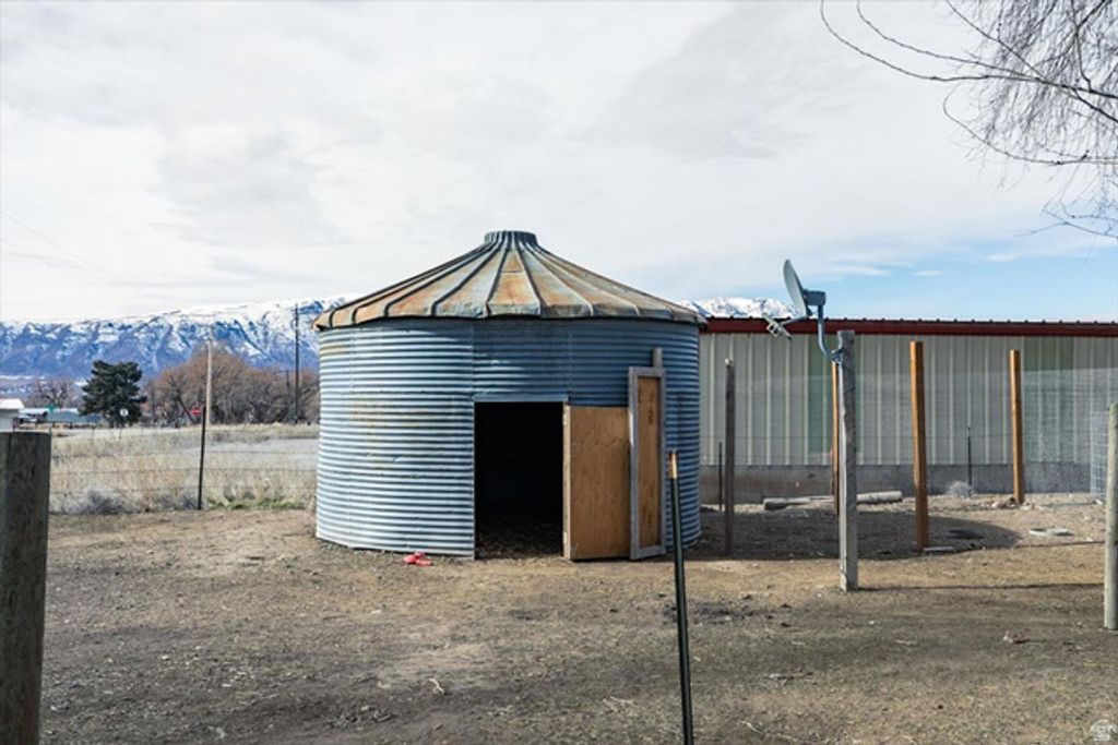 Image 45 of property listing at 2396 W 7400 N, Preston, ID 83263