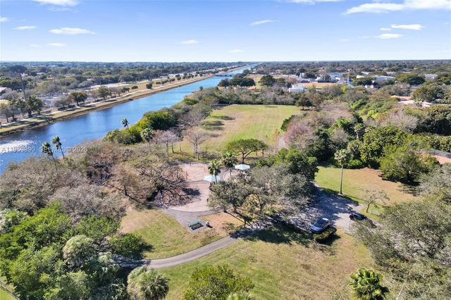 10180 SW 1st Ct, Coral Springs, FL 33071