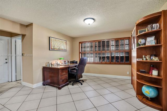 10180 SW 1st Ct, Coral Springs, FL 33071