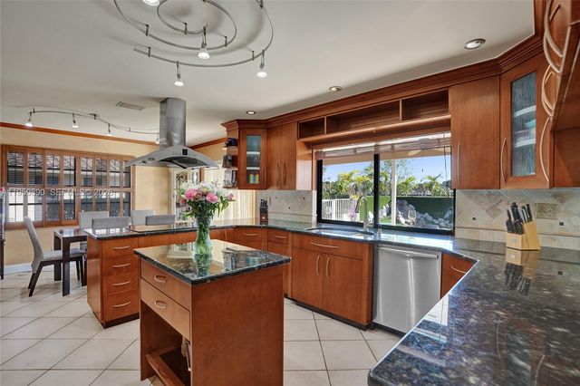 10180 SW 1st Ct, Coral Springs, FL 33071