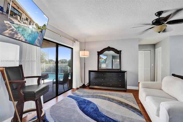 10180 SW 1st Ct, Coral Springs, FL 33071