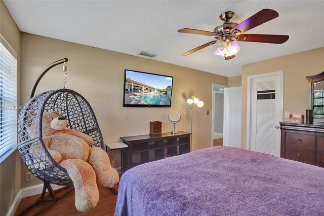 10180 SW 1st Ct, Coral Springs, FL 33071