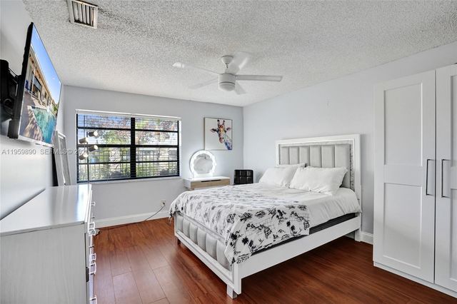 10180 SW 1st Ct, Coral Springs, FL 33071