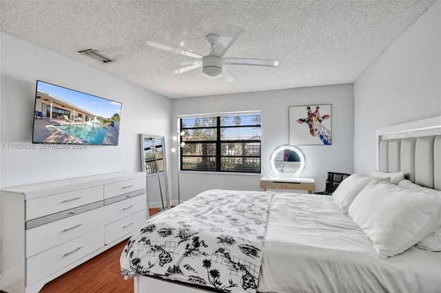 10180 SW 1st Ct, Coral Springs, FL 33071