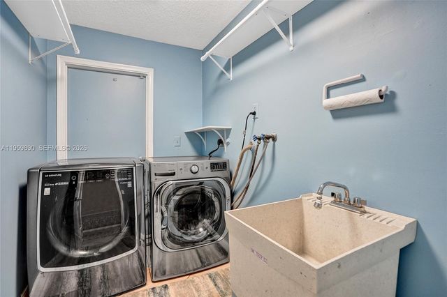 10180 SW 1st Ct, Coral Springs, FL 33071