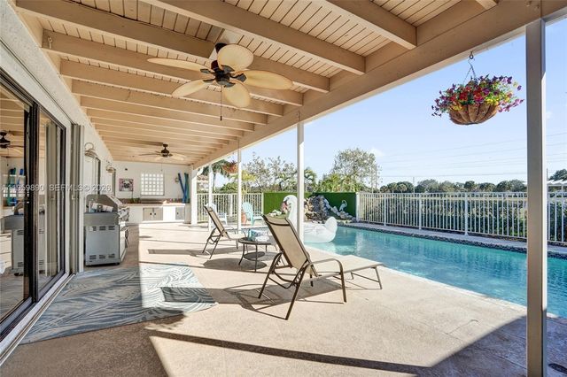 10180 SW 1st Ct, Coral Springs, FL 33071