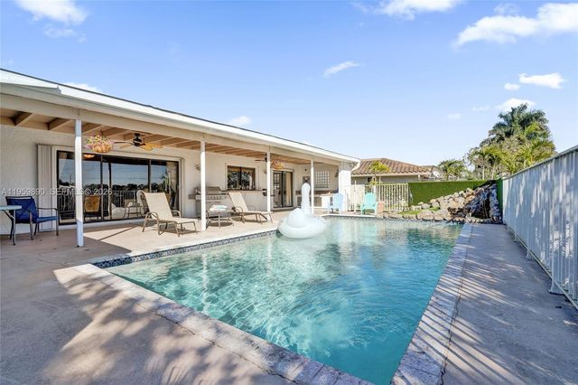 10180 SW 1st Ct, Coral Springs, FL 33071