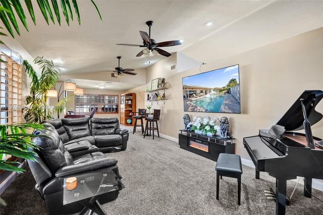 10180 SW 1st Ct, Coral Springs, FL 33071