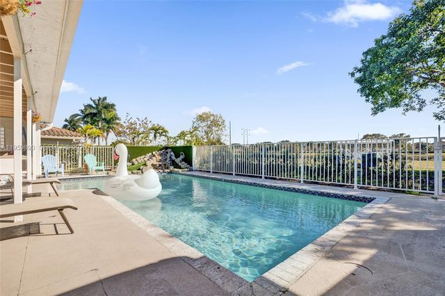 10180 SW 1st Ct, Coral Springs, FL 33071