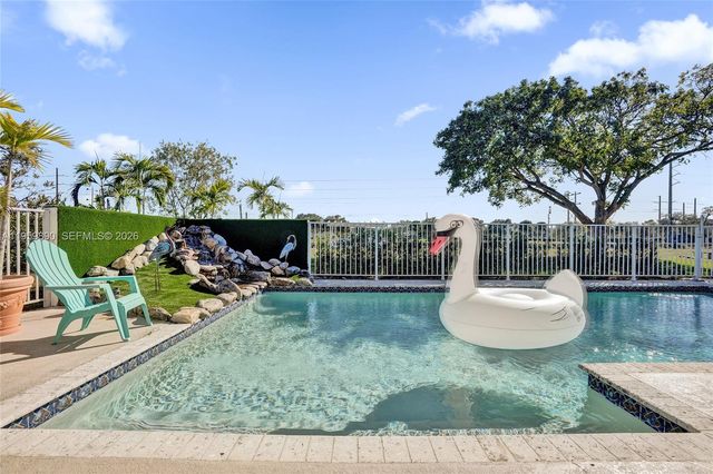 10180 SW 1st Ct, Coral Springs, FL 33071