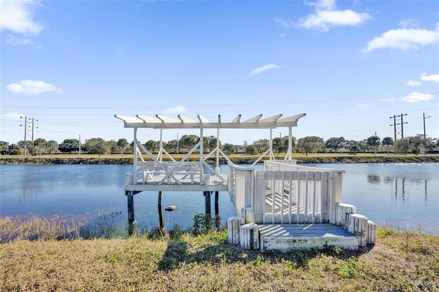 10180 SW 1st Ct, Coral Springs, FL 33071