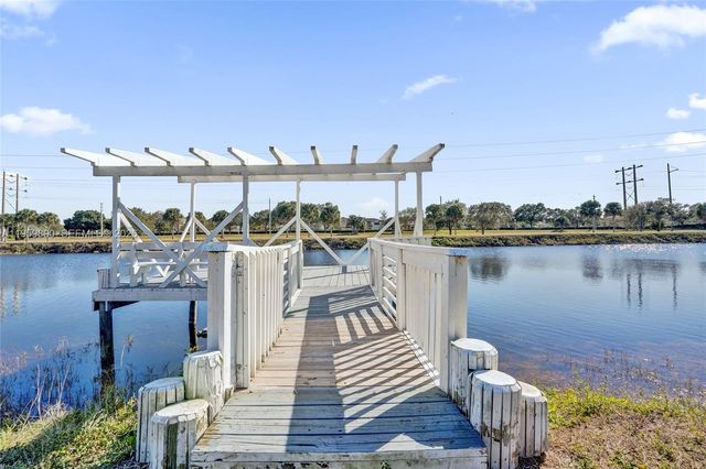 10180 SW 1st Ct, Coral Springs, FL 33071