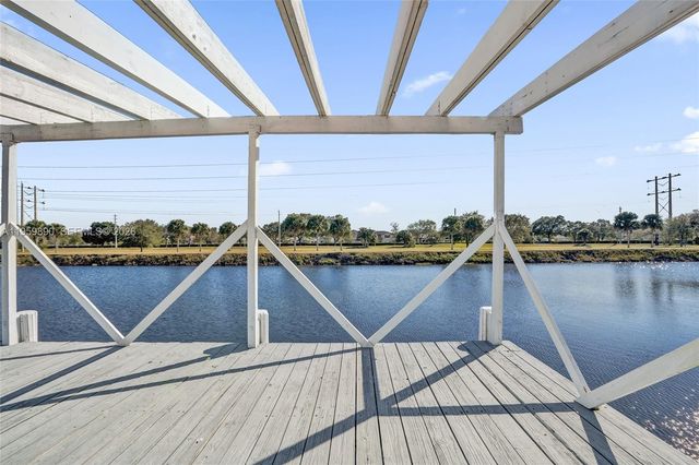 10180 SW 1st Ct, Coral Springs, FL 33071