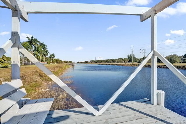 10180 SW 1st Ct, Coral Springs, FL 33071