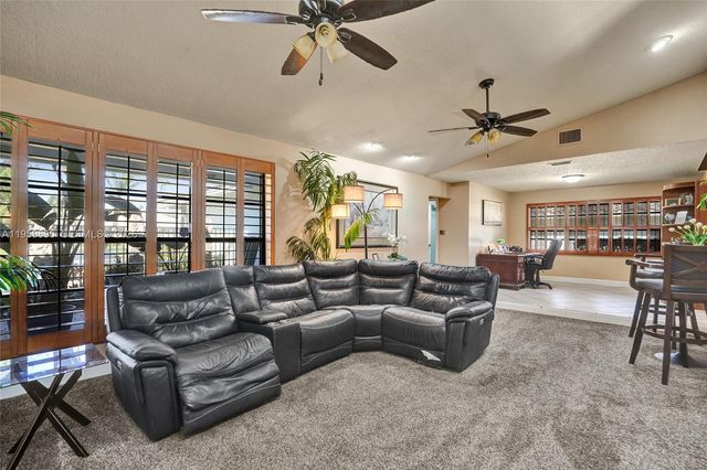 10180 SW 1st Ct, Coral Springs, FL 33071