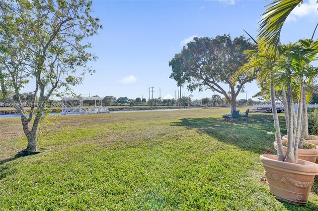 10180 SW 1st Ct, Coral Springs, FL 33071