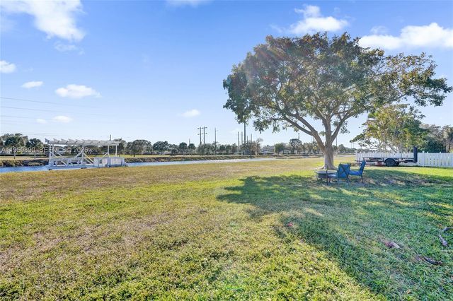 10180 SW 1st Ct, Coral Springs, FL 33071