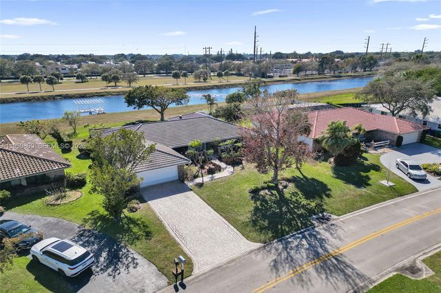 10180 SW 1st Ct, Coral Springs, FL 33071