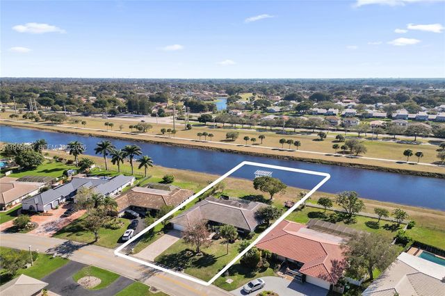 10180 SW 1st Ct, Coral Springs, FL 33071