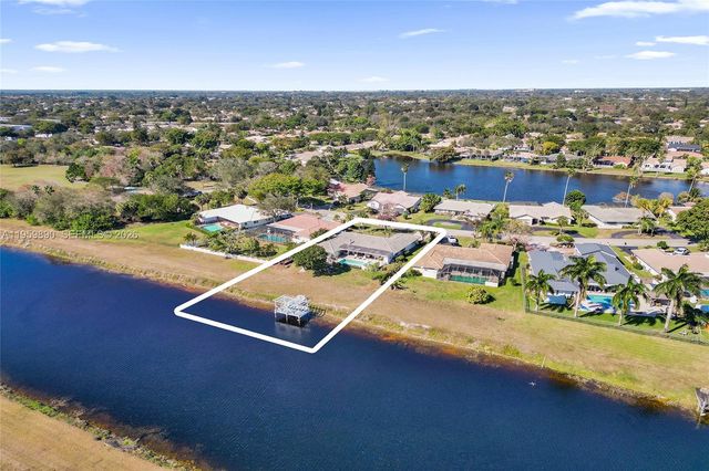 10180 SW 1st Ct, Coral Springs, FL 33071