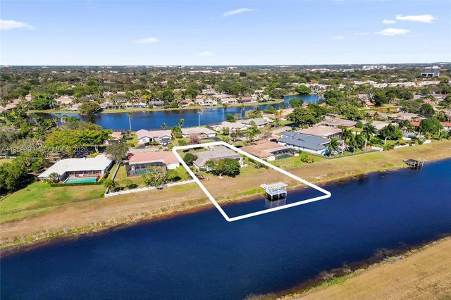 10180 SW 1st Ct, Coral Springs, FL 33071