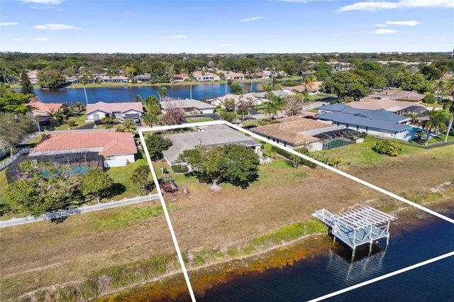 10180 SW 1st Ct, Coral Springs, FL 33071