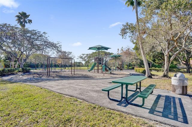 10180 SW 1st Ct, Coral Springs, FL 33071