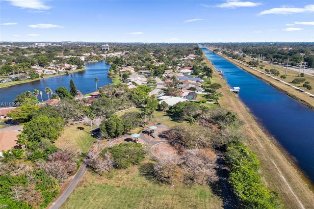 10180 SW 1st Ct, Coral Springs, FL 33071