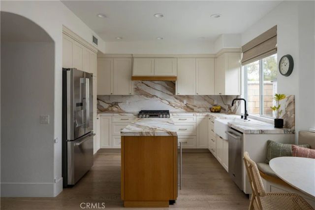 293 Mesa Dr, Costa Mesa, CA 92627