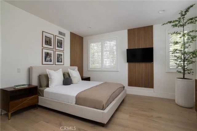 293 Mesa Dr, Costa Mesa, CA 92627