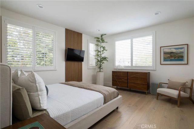 293 Mesa Dr, Costa Mesa, CA 92627