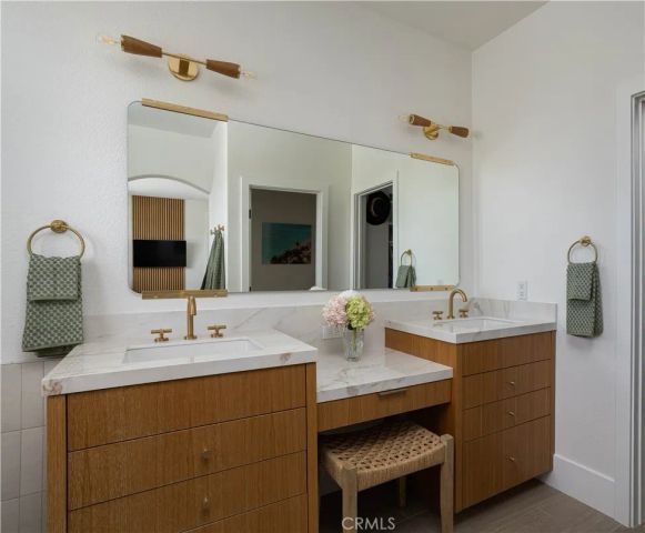 293 Mesa Dr, Costa Mesa, CA 92627