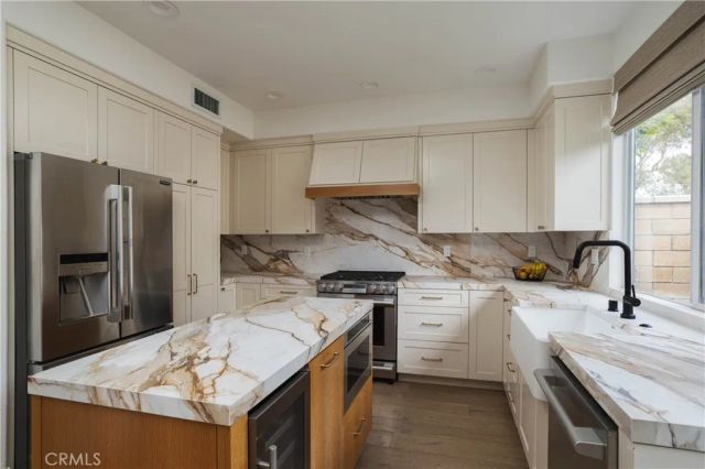 293 Mesa Dr, Costa Mesa, CA 92627