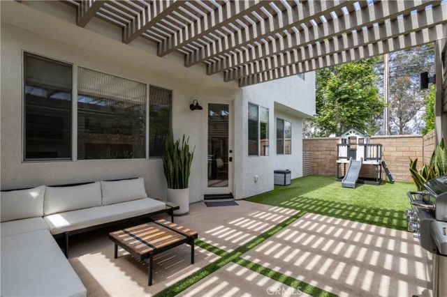 293 Mesa Dr, Costa Mesa, CA 92627