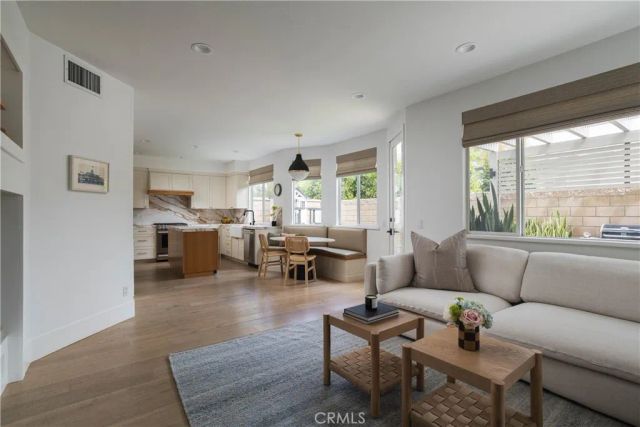 293 Mesa Dr, Costa Mesa, CA 92627