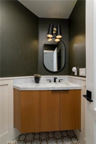 293 Mesa Dr, Costa Mesa, CA 92627
