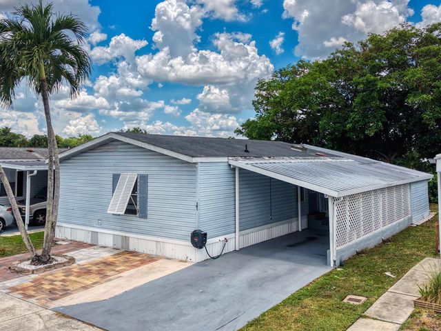 141 Plantation Boulevard, Lake Worth, FL 33467