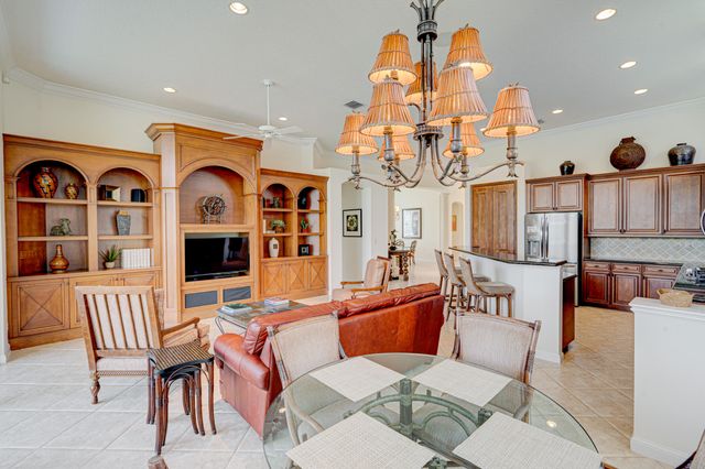 119 Esperanza Way, Palm Beach Gardens, FL 33418