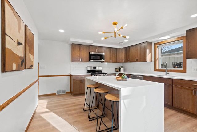 417 W 3RD STREET, Kimberly, WI 54136