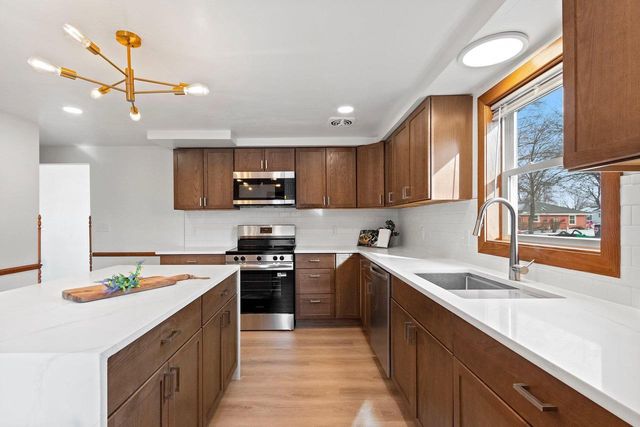 417 W 3RD STREET, Kimberly, WI 54136