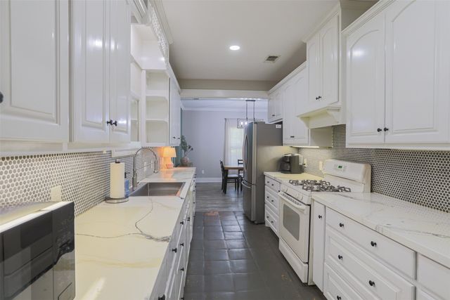 310 Glen Rose Avenue, Cleburne, TX 76033