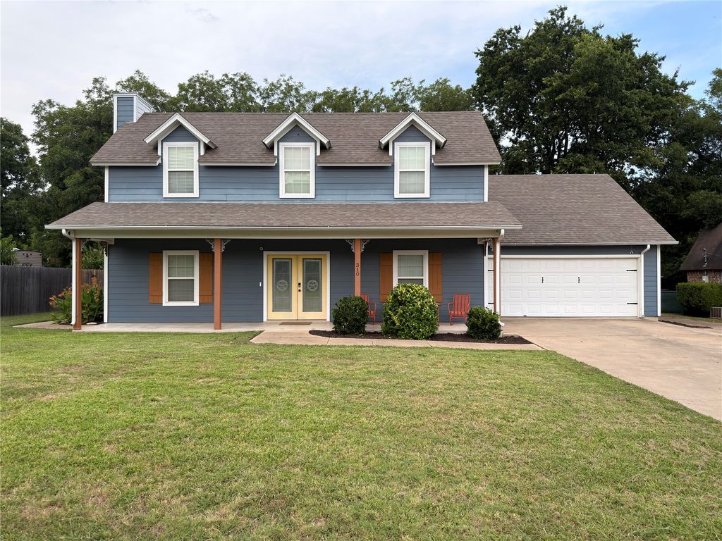 310 Glen Rose Avenue, Cleburne, TX 76033