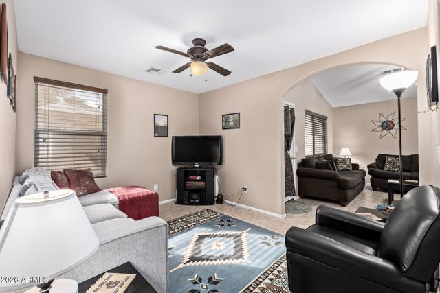 1073 E TAYLOR Trail, San Tan Valley, AZ 85143