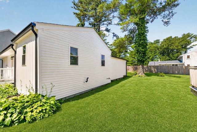 56 Buzzards Bay Dr, Plymouth, MA 02360