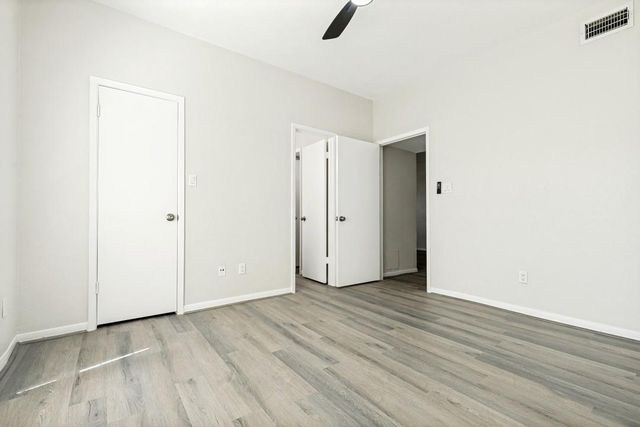 2626 Holly Hall Street 605, Houston, TX 77054