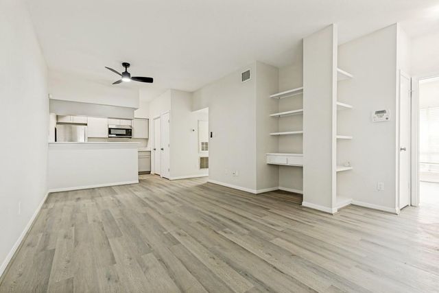 2626 Holly Hall Street 605, Houston, TX 77054
