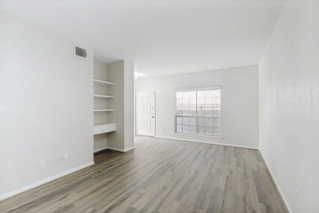 2626 Holly Hall Street 605, Houston, TX 77054