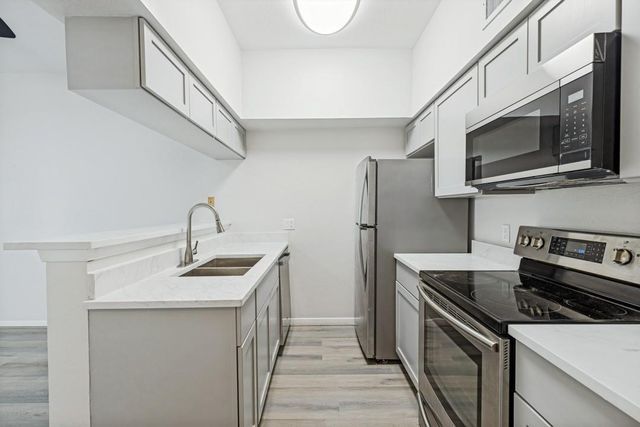 2626 Holly Hall Street 605, Houston, TX 77054