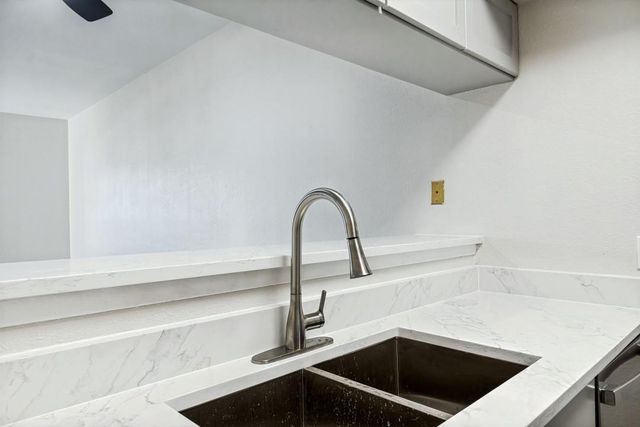2626 Holly Hall Street 605, Houston, TX 77054